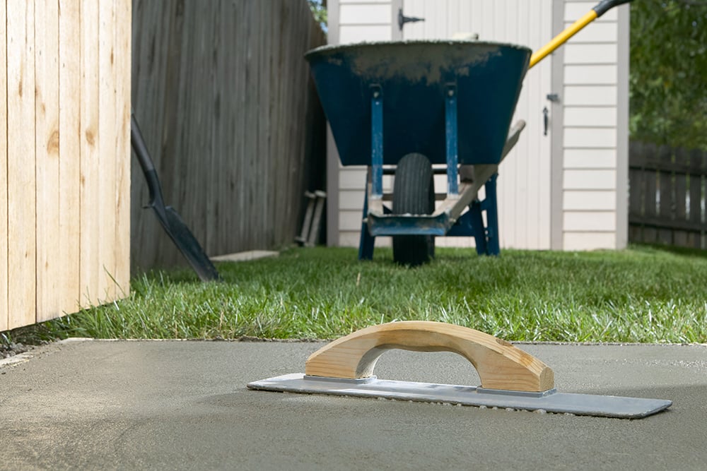 backyard-project-wheelbarrow-wet-cement